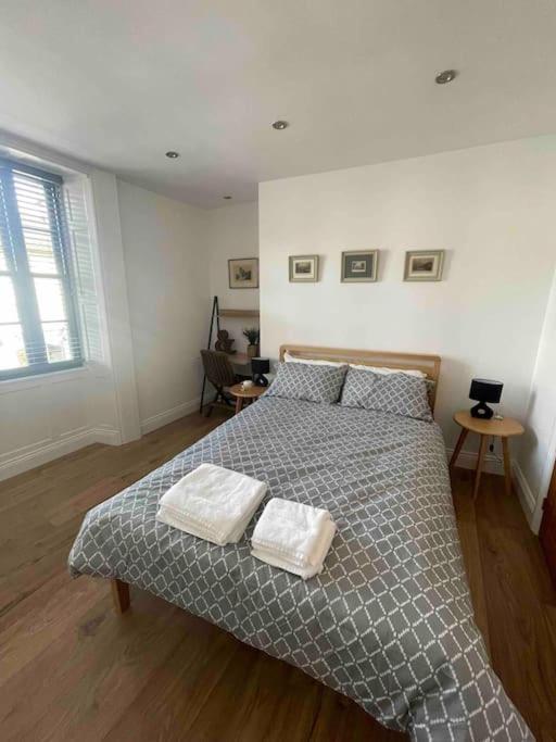דירות Abergavenny Center 2-Bed Flat מראה חיצוני תמונה