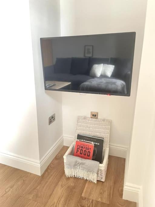 דירות Abergavenny Center 2-Bed Flat מראה חיצוני תמונה
