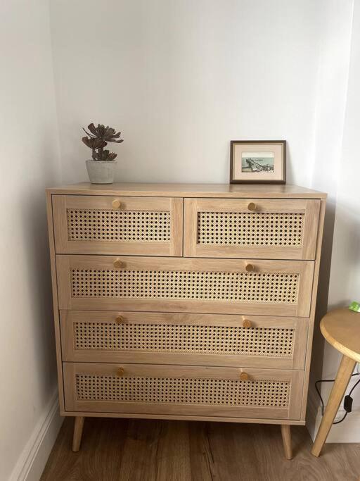דירות Abergavenny Center 2-Bed Flat מראה חיצוני תמונה