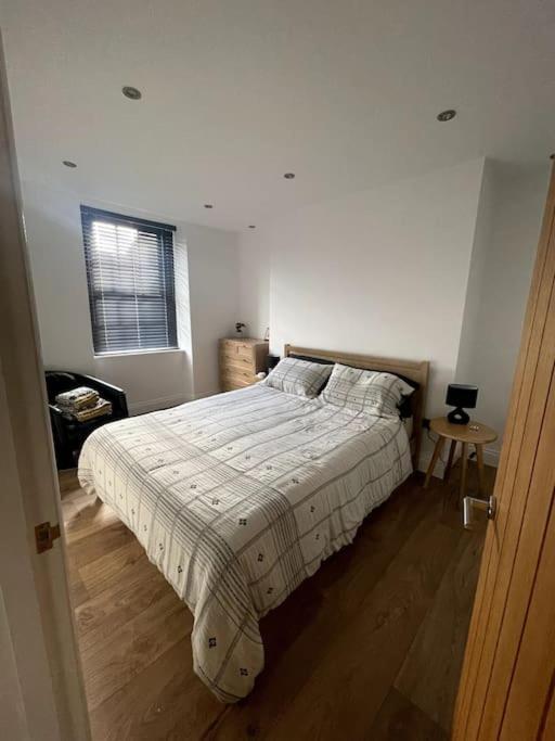 דירות Abergavenny Center 2-Bed Flat מראה חיצוני תמונה