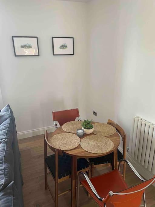 דירות Abergavenny Center 2-Bed Flat מראה חיצוני תמונה