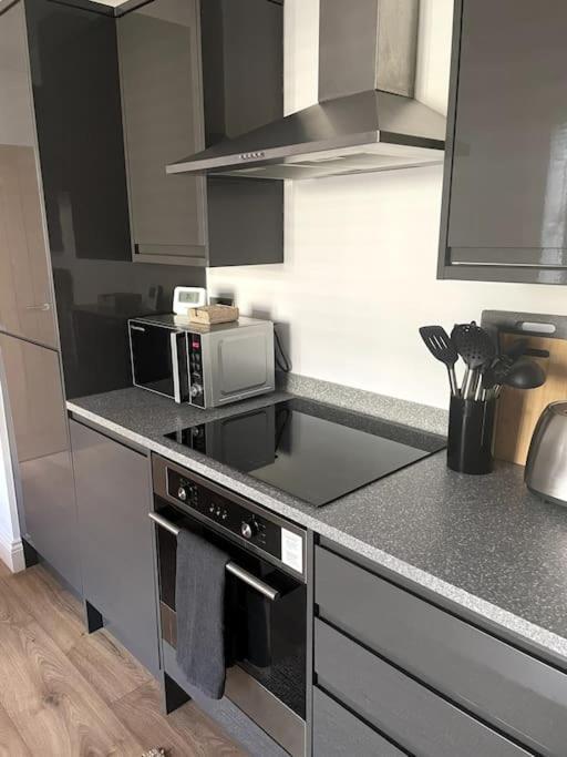 דירות Abergavenny Center 2-Bed Flat מראה חיצוני תמונה